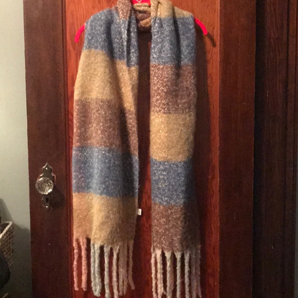 Colorblocked chunky scarf